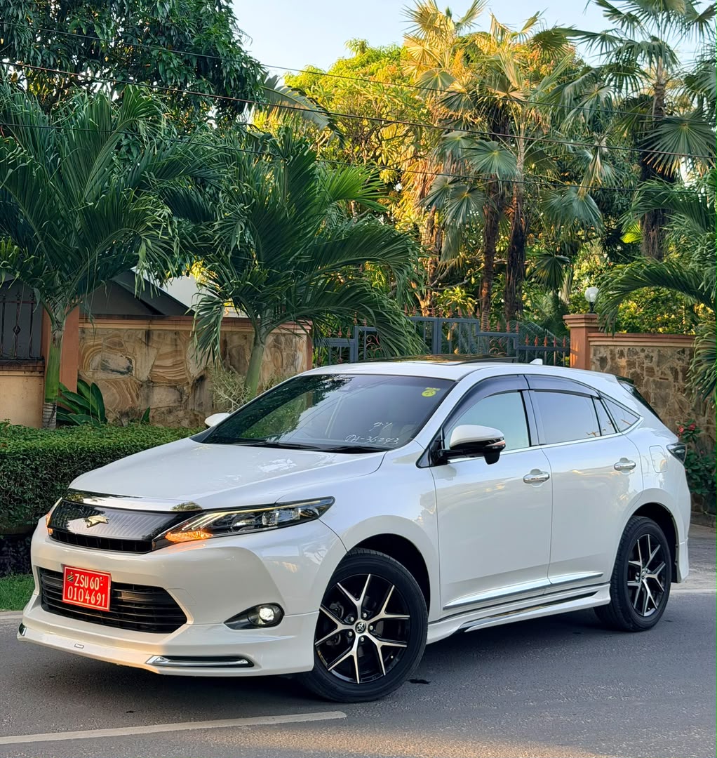 TOYOTA HARRIER thumbnail 3